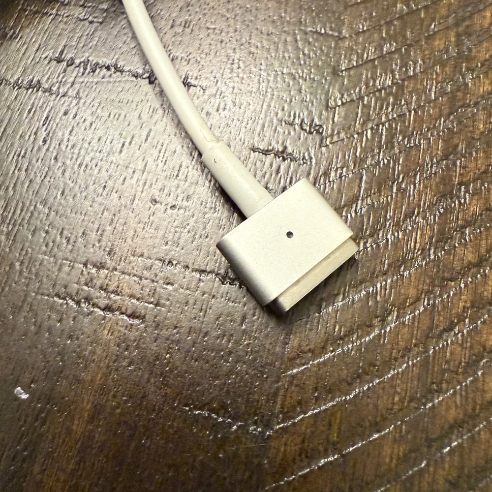 MAC power adapter with cable